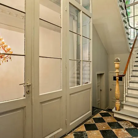 Bed & Breakfast Fish Market 3*