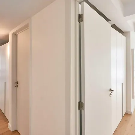 Apartment Bright & Modern - Minutes Away From Grand Place