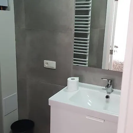 Attractive Modern * Bruxelles