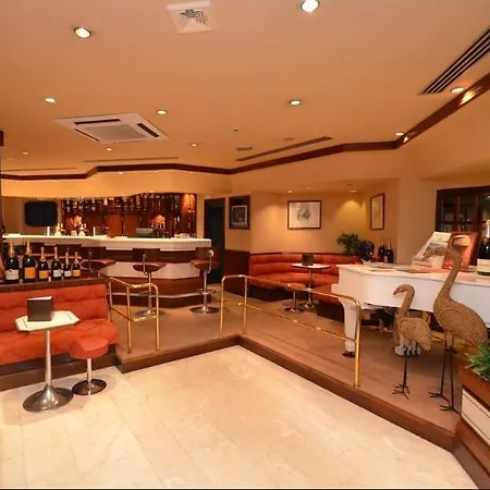 Bedford Y Congress Centre Hotel 3*