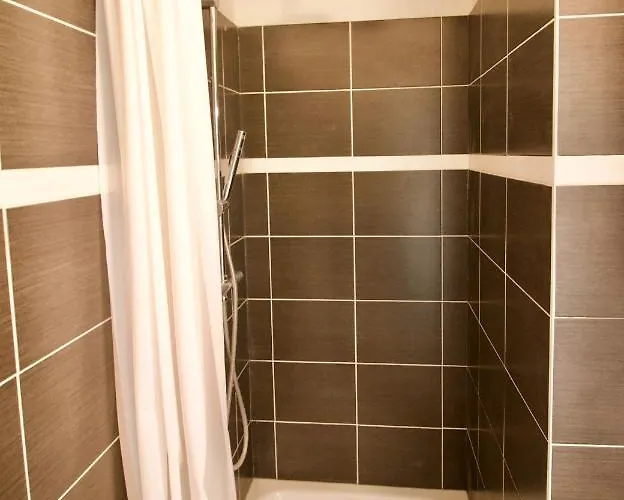 Splendid & Cosy Studio - Perfect Location 'stephanie-louise Area' Апартаменты *