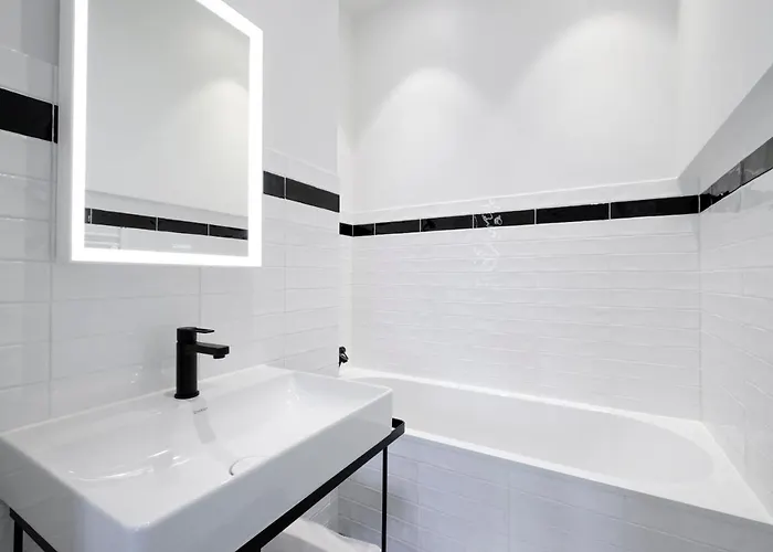 Fabulous In Chatelain Area Διαμέρισμα