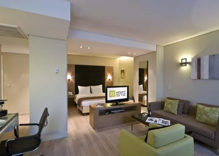 B-aparthotel Grand Place 4*