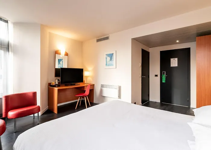 Aris Grand Place Hotel