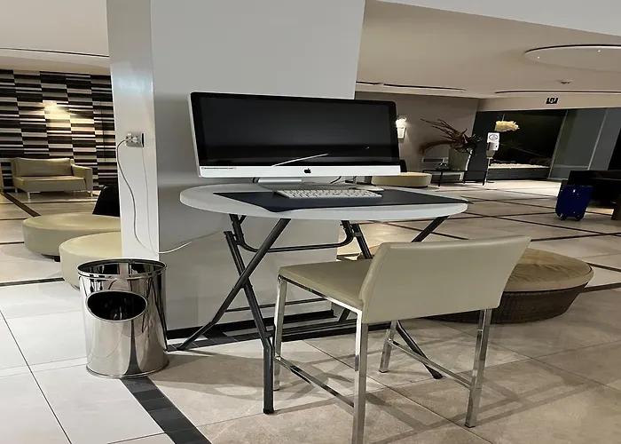 フローリス アルルカン グランプラス ホテル