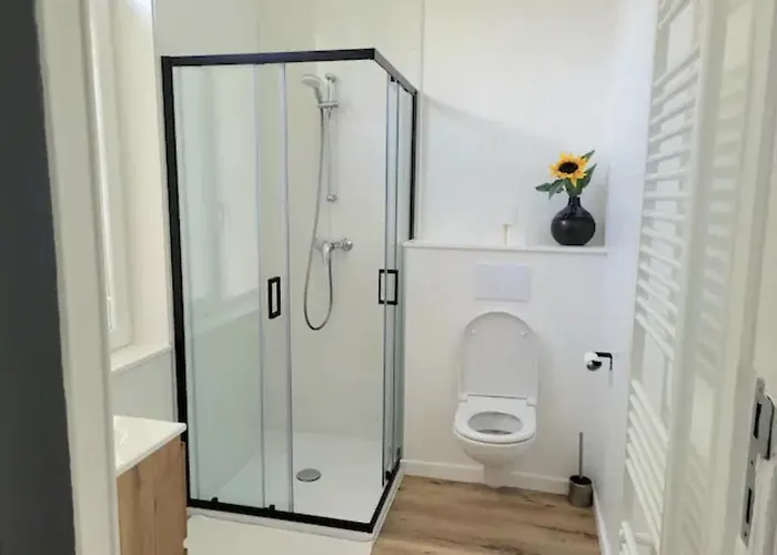 Brand New Iris With Private Bathroom And Balcony 4*