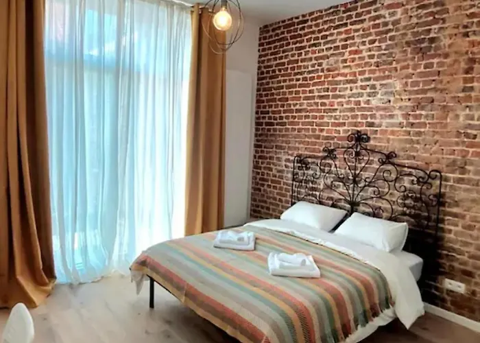 Gasthuis Brand New Iris With Private Bathroom And Balcony 4*