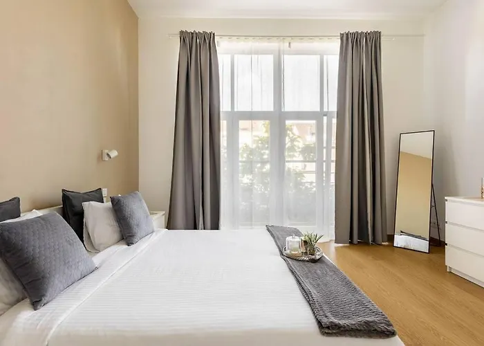 Appartement Bel Proche De Gare Du Midi, à Côté Du Centre