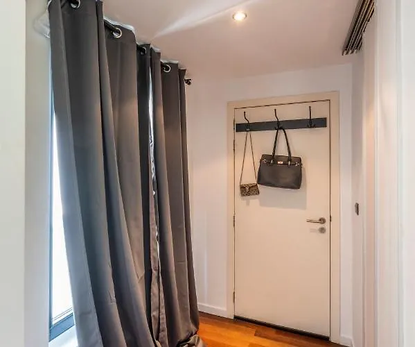 Sensational In Fantastic Location Apartment *