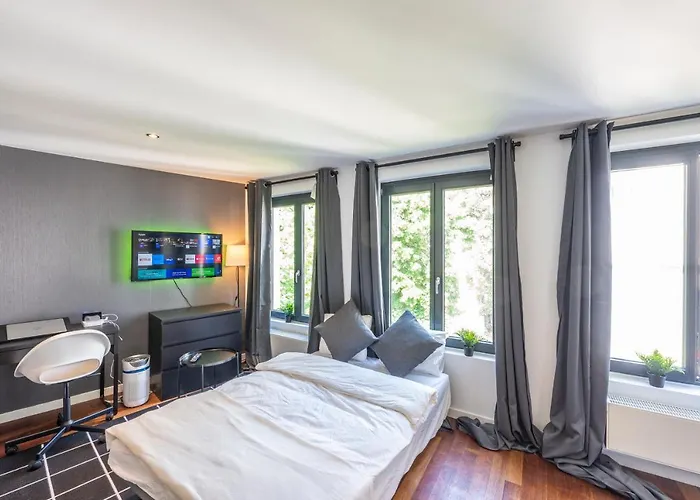 Sensational In Fantastic Location Apartment *