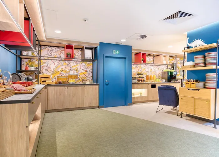 מלון Centre Louise 3*