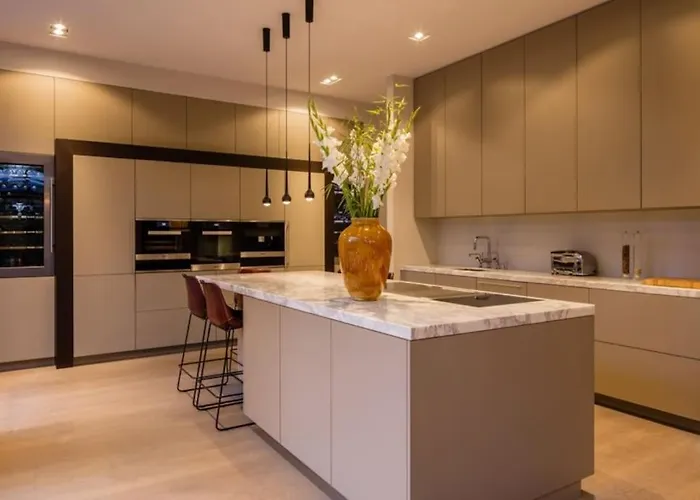 1000m2 With Indoor Pool فيلة