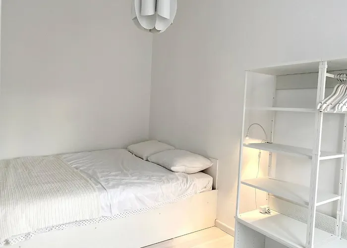 Wit Ii, Near Metro, Train N7670 *