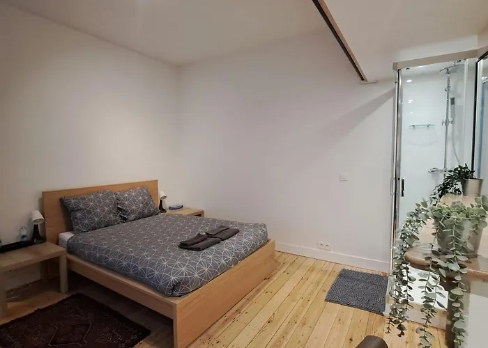 Guest house Comfortable With Terrace European Parliament