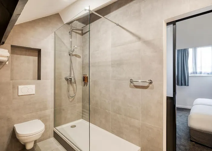 Aris Grand Place Hotel