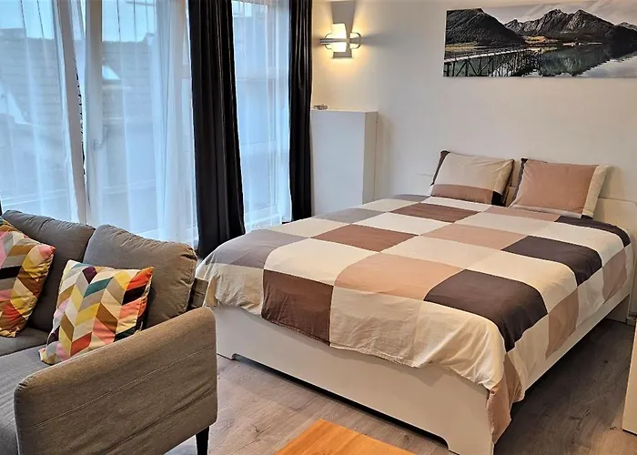 셰 에스마라 에 필리프 *