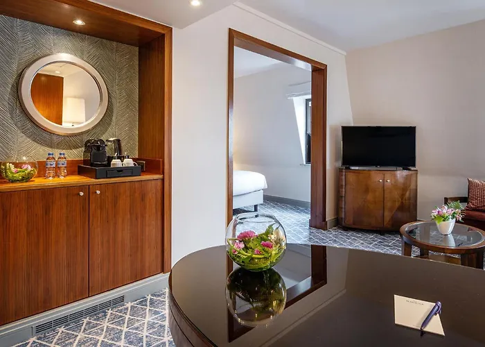 Warwick - Grand Place Hotel 4*