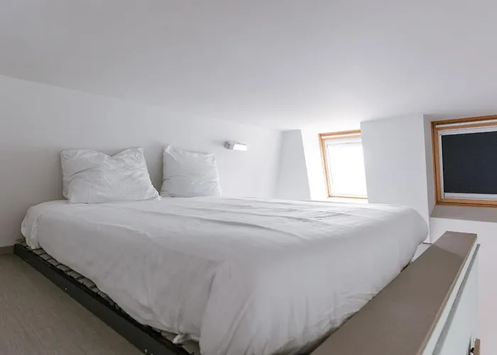 New Stylish Grand Place Center Duplex *