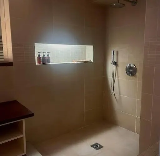 Down Town Spacious Duplex With Private Parking & Game Apartmán Brusel