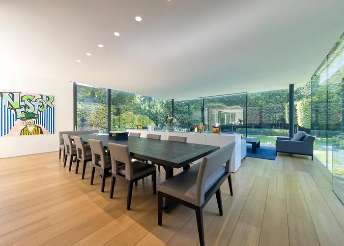 Luxurious 1000m2 With Garden And Pool