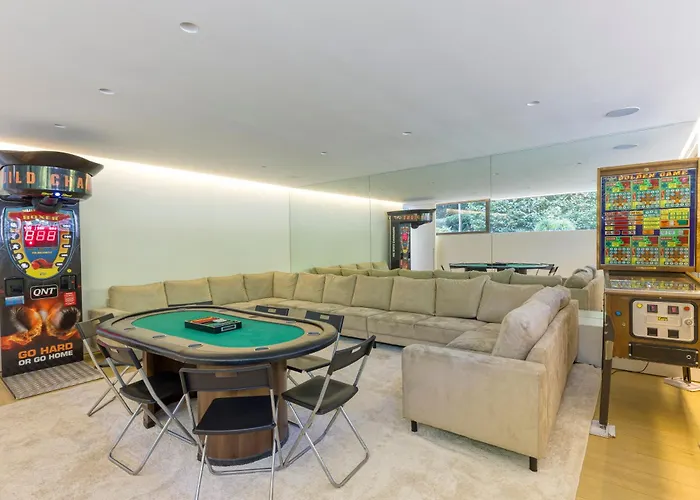 Luxurious 1000m2 With Garden And Pool Brussels