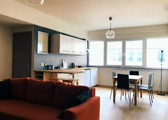 Fully Equipped Two Bedroom Schuman Area