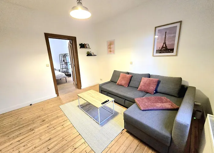 Noah's Atomium Appartments דירה *