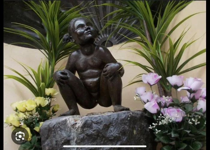 In Guest - Charming Guest In Historic Mansion