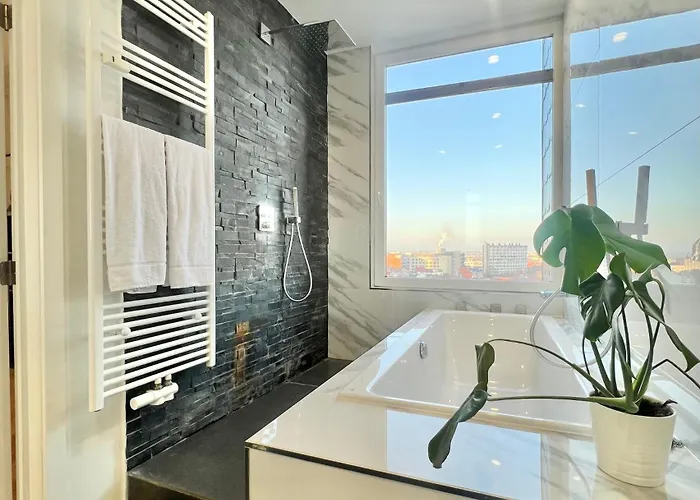 Lovely Loft In Panoramic View!