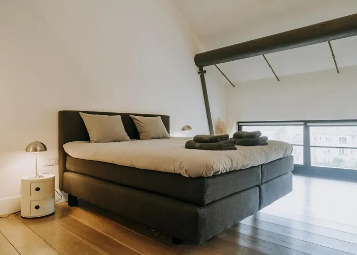 Magnificent Loft - 3 Bedroom Duplex *