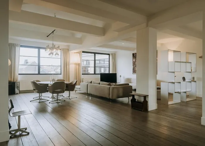 Magnificent Loft - 3 Bedroom Duplex *