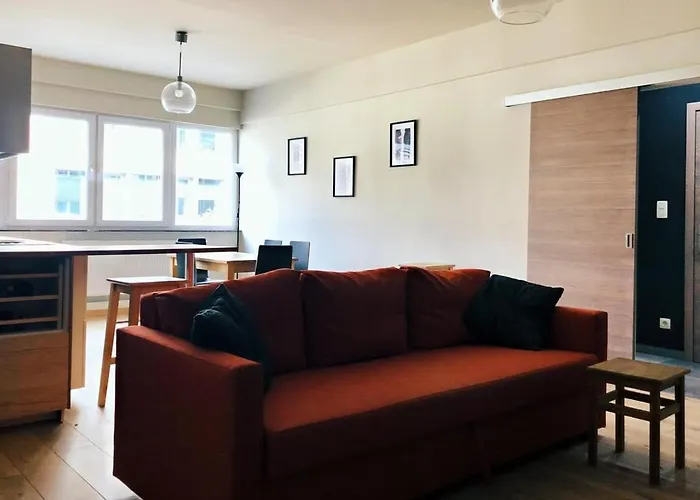 Renovated One Bedroom Schuman Area