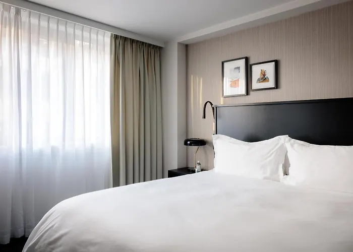 Pillows Centre Hotel