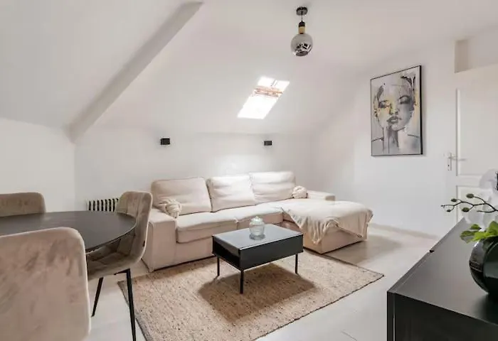 Elegant In Chatelain Ixelles Apartment