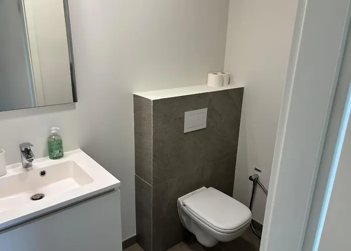 Modern Close To Everything *