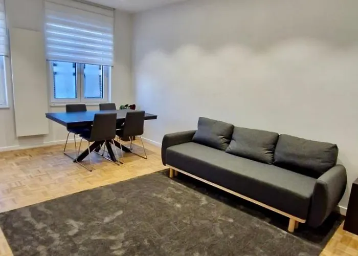 Modern Cozy Flat Close To Attractions & Transport *