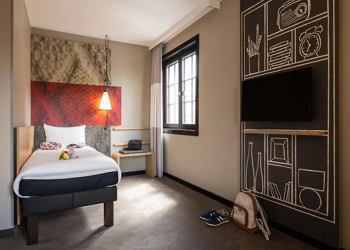 Hotel Ibis Off Grand'place 3*