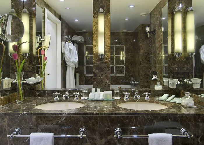 Warwick - Grand Place Hotel