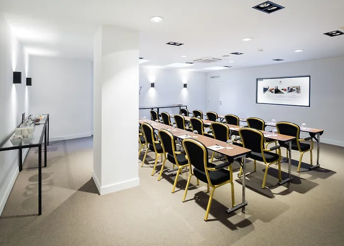 Pillows Centre Hotel 4*