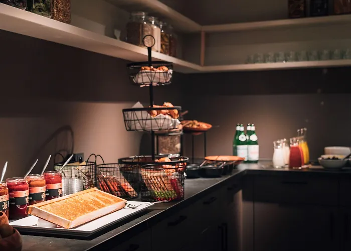 Hotel Pillows Centre 4*