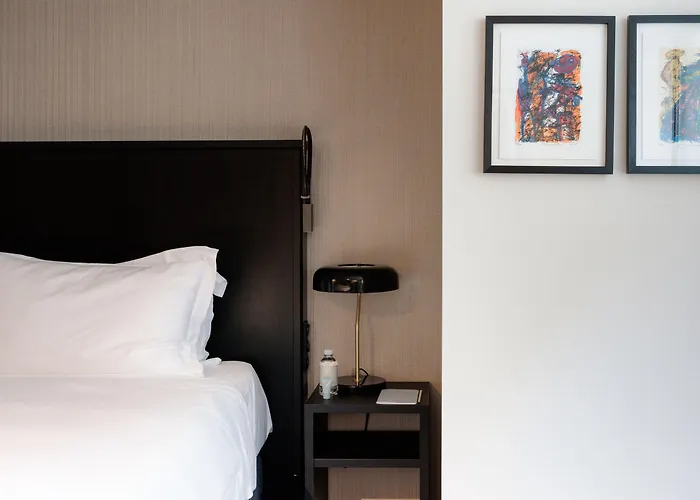 Pillows Centre Hotel 4*