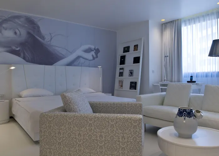 B-aparthotel Regent Aparthotel 4*