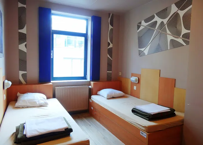 Sleep Well Youth Hostel *