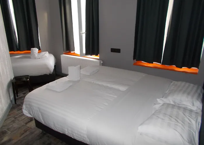 Urban Centre Hostal *