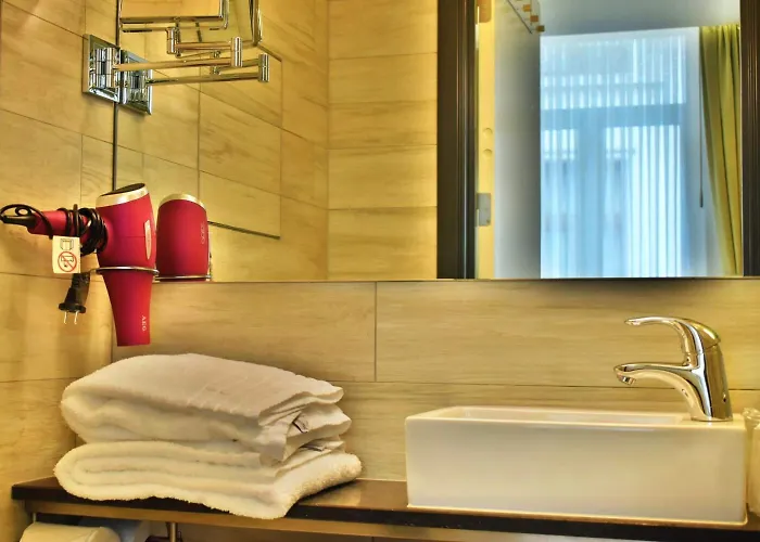 Agora Grand Place Hotel 3*