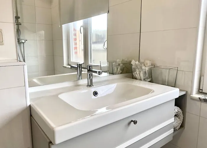 Wit Ii, Near Metro, Train N7670 *