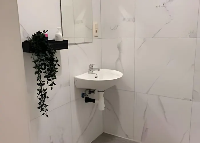 Cozy Private With Terrace & Workspace Privatunterkunft Brüssel