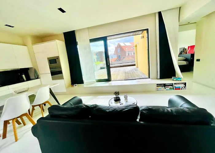 Elegant Quiet And Bright