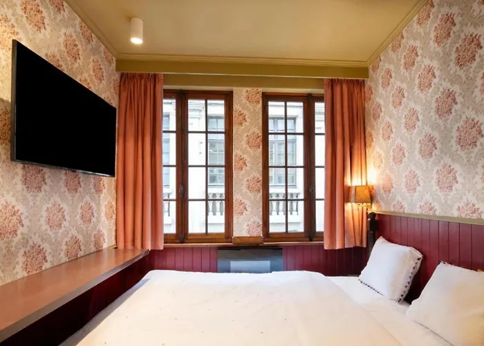 Kapsül Otel The Place Brüksel