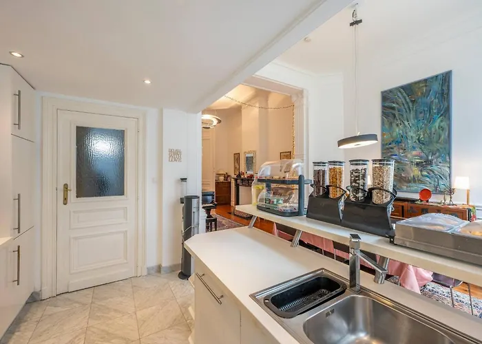 Euro Edens Cosy Historic In Jacuzzi, Garden, Location Gasthuis Brussel